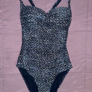 Niptuck Swim one piece size 6
